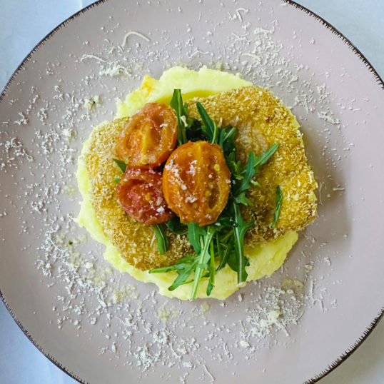 Шніцель курячий з шинкою та сиром