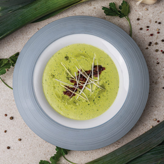 Крем суп з порею, петрушки з беконовим джемом